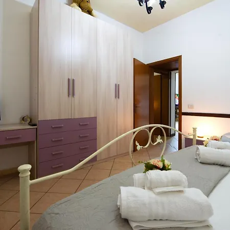Apartment La Dimora Di Mary E Dony